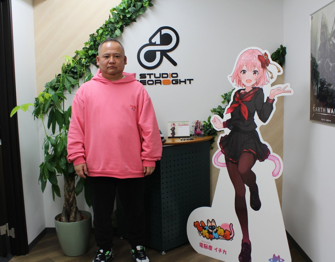 スタジオワンオアエイト 代表取締役 小村 一生氏（左）