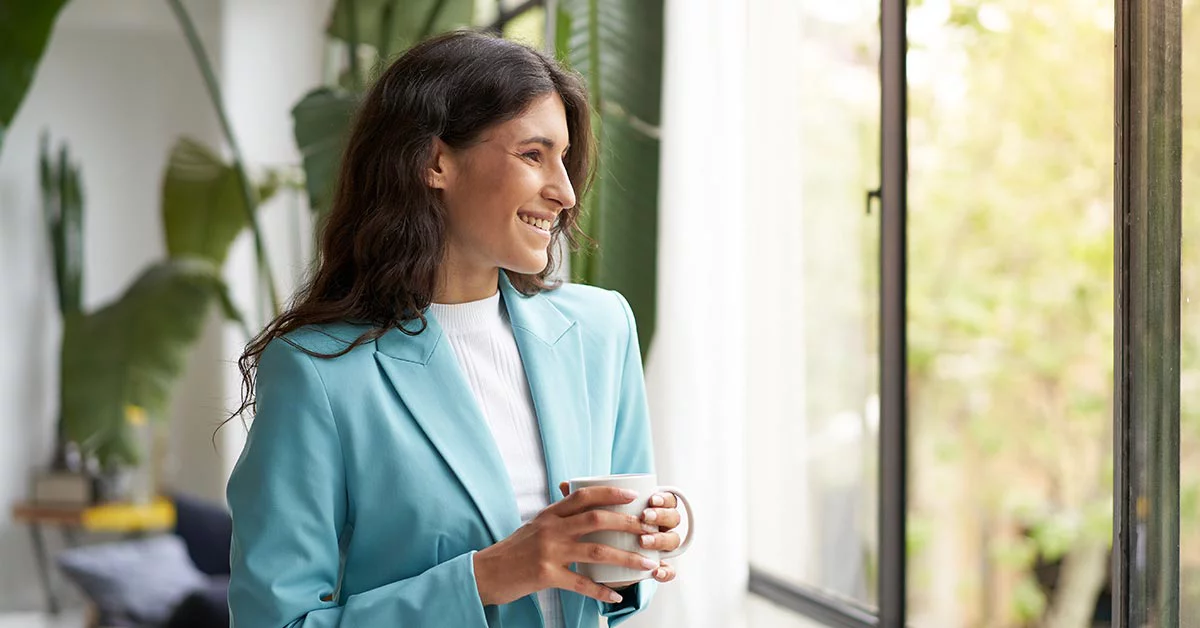 A girl seeing scenery with coffee mug