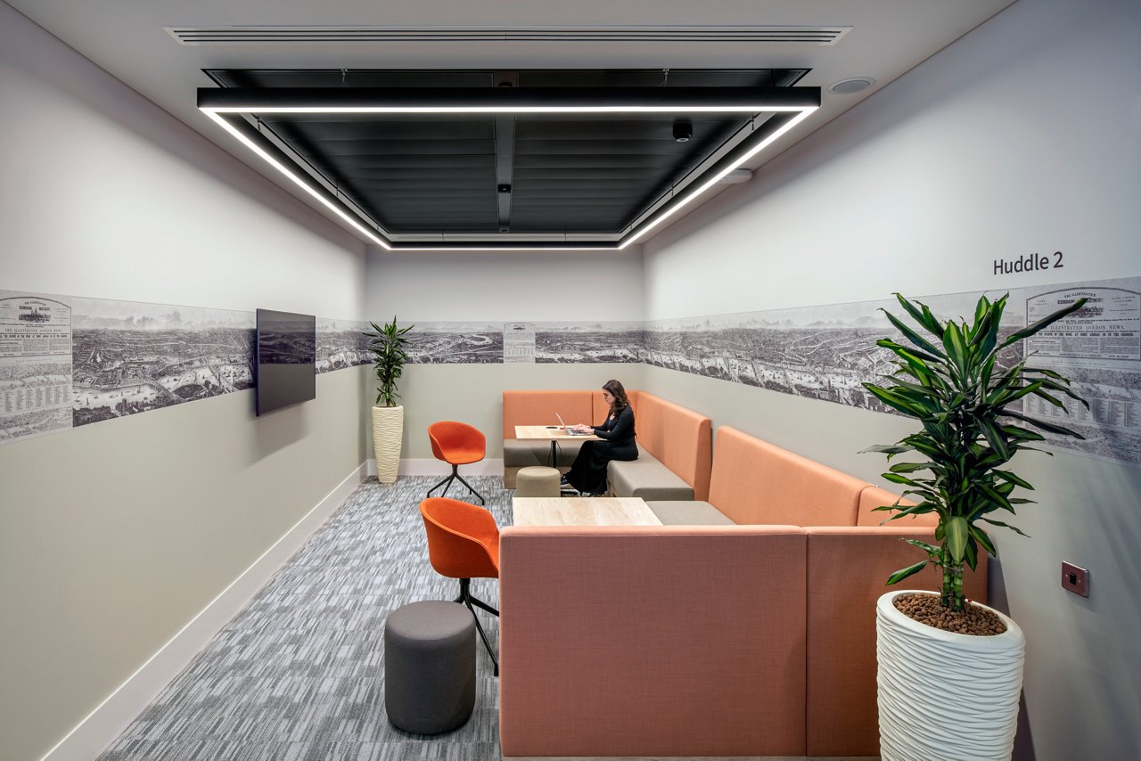 Huddle room at JLL’s Canary Wharf office