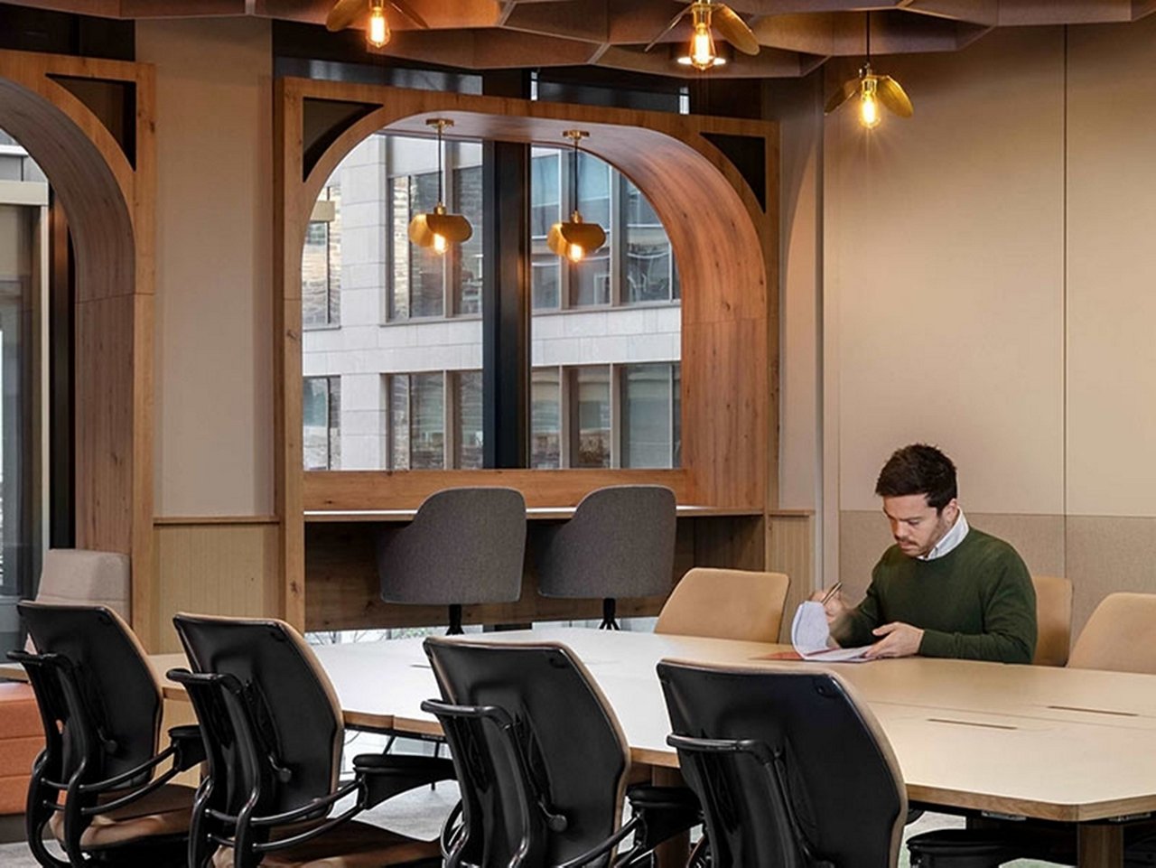 会议室内准备会议内容