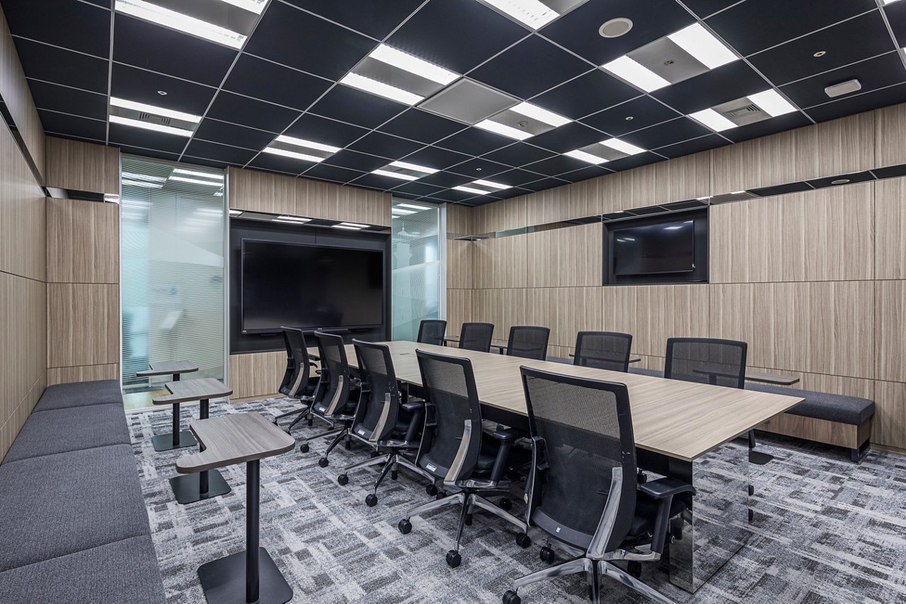 リンクアンドモチベーションのオフィス会議室