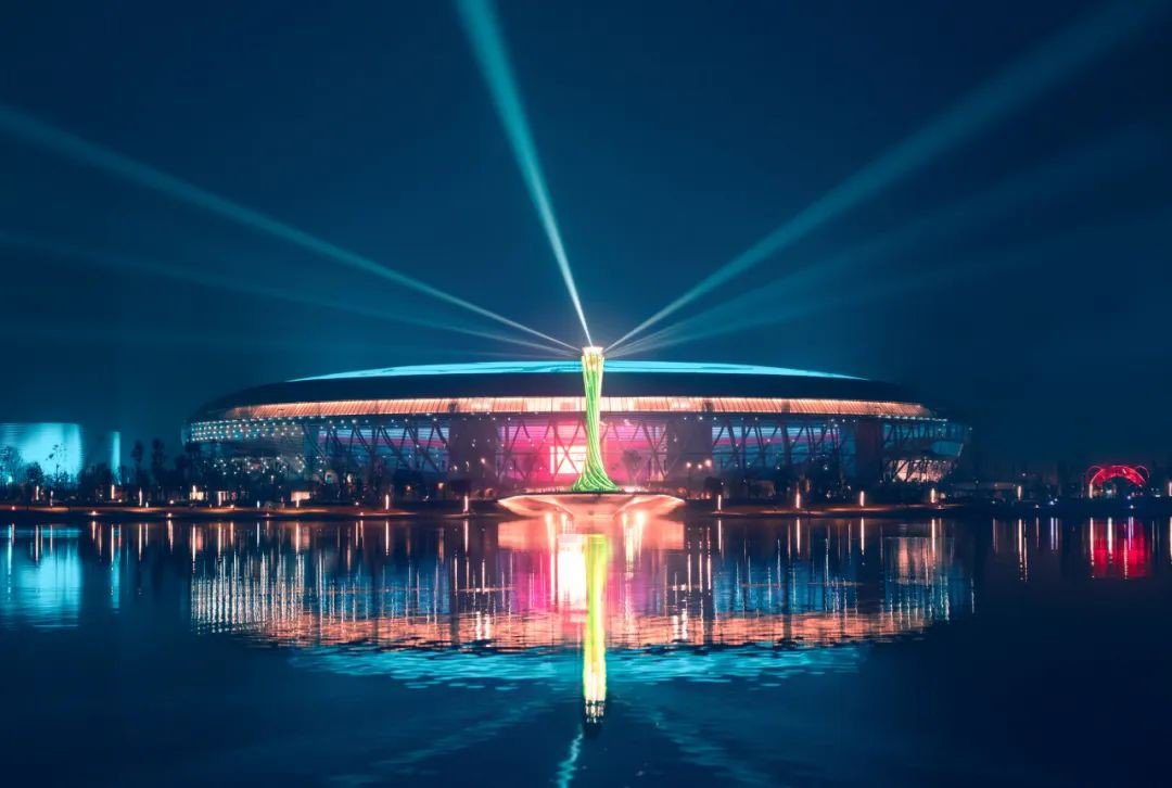 夜间的体育场外景