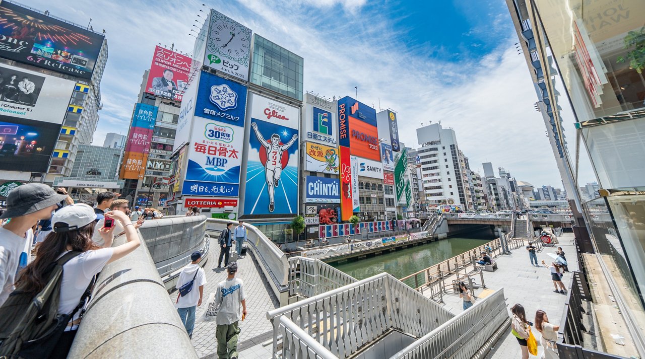 外国人観光客が集う大阪屈指の繁華街・ミナミ