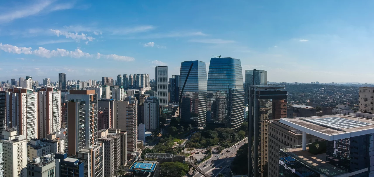 Vista aérea do Itaim Bibi e Parque do Povo em São Paulo, Brasil