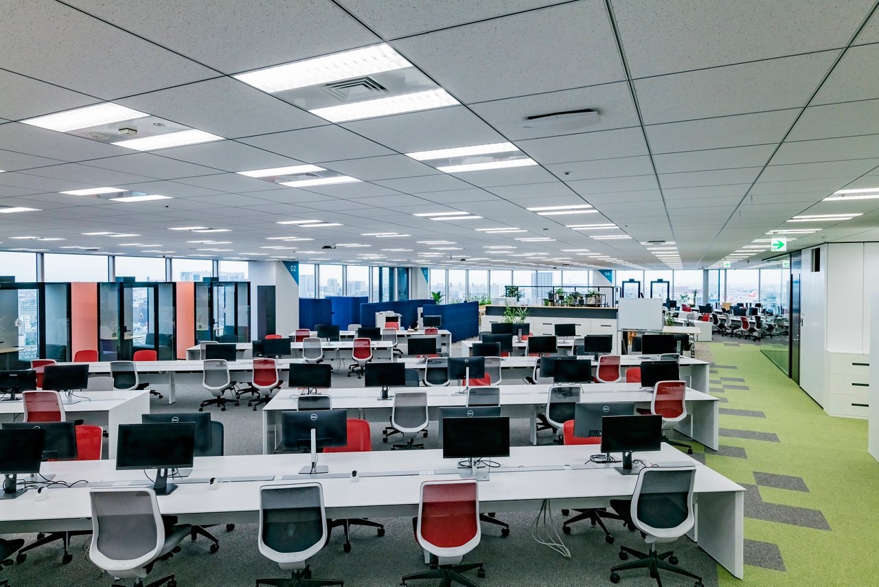 間仕切りのない執務スペース