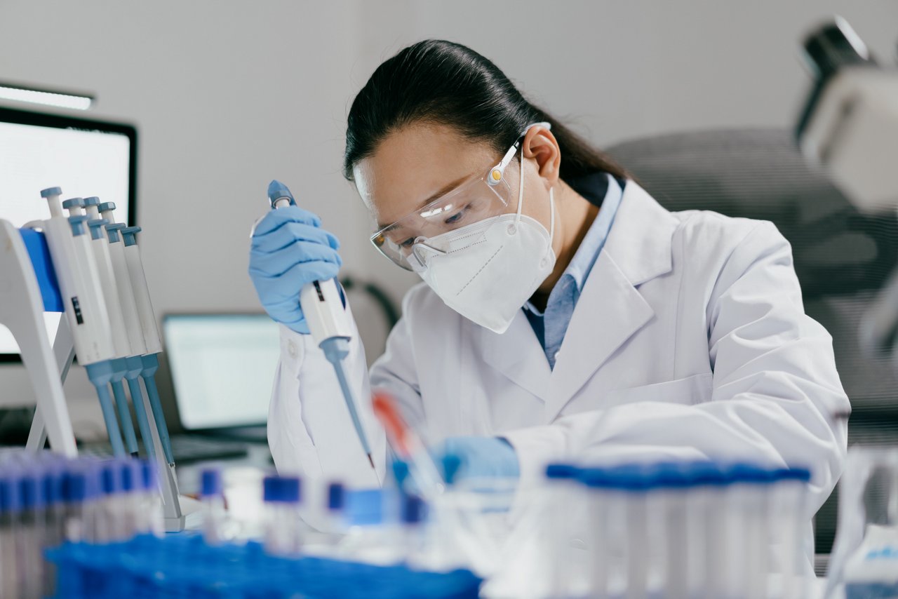 Scientists are doing experiments in the laboratory