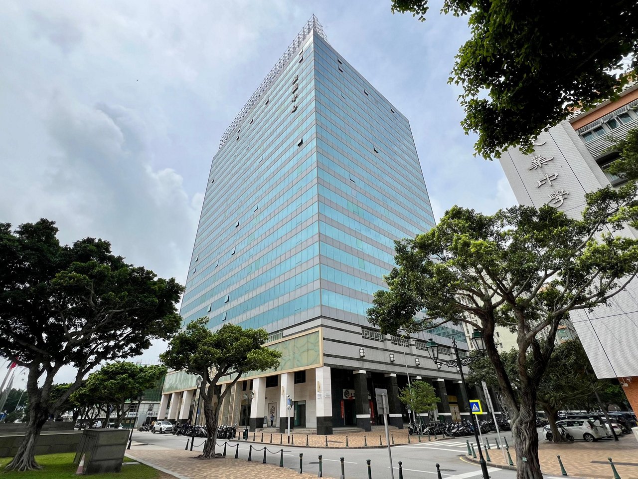 Rare whole floor prime office with seaview