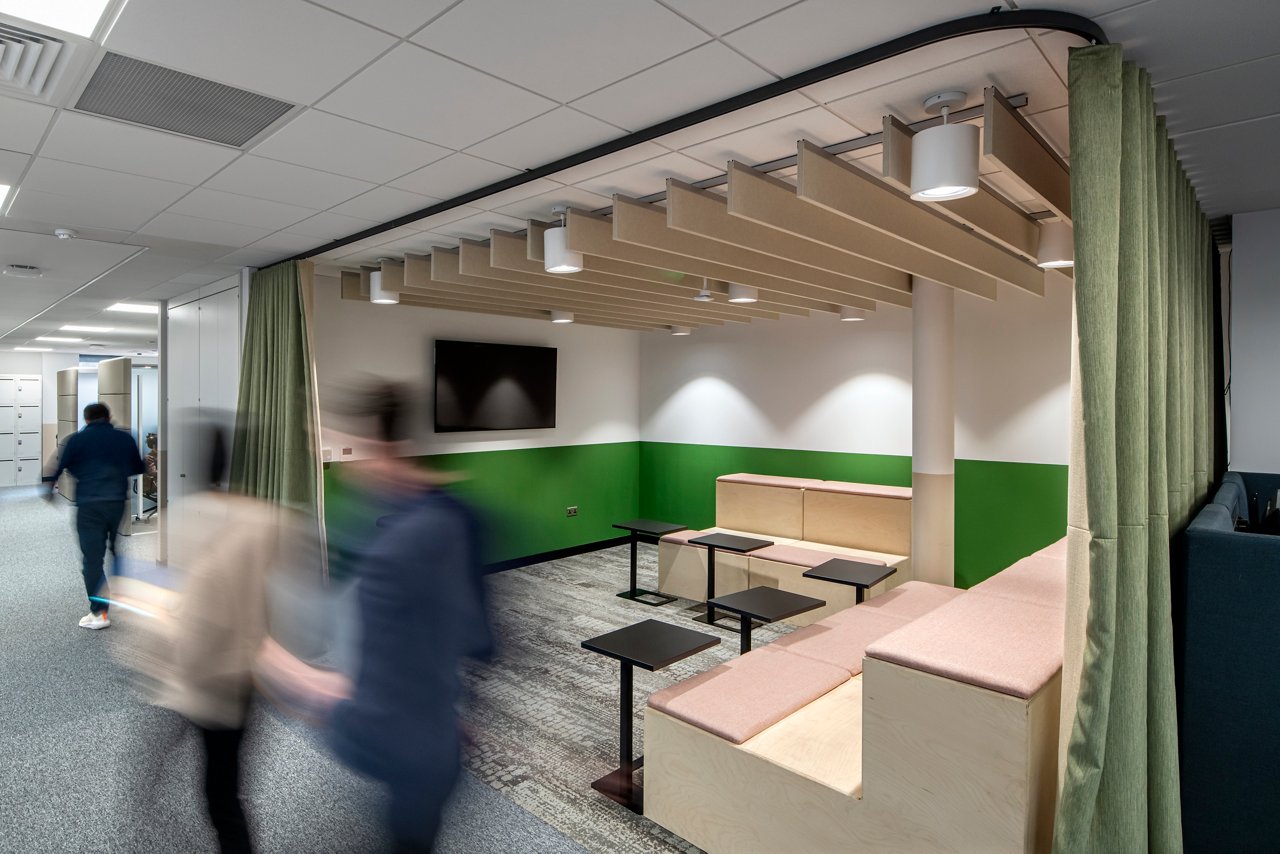 Flexible meeting space in JLL’s Norwich office, featuring collaborative seating and modern finishes, delivered in a live environment.