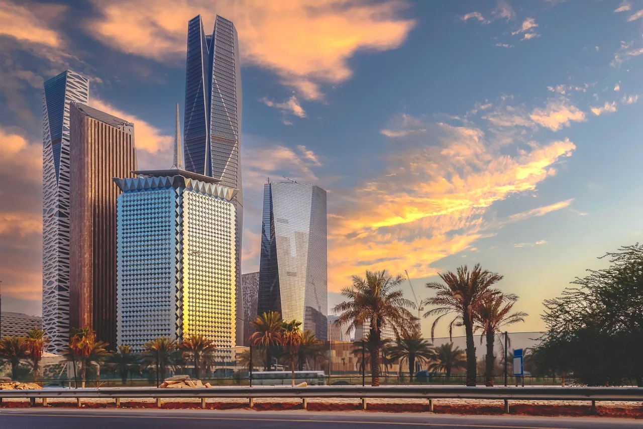 الحي المالي يقع في الرياض