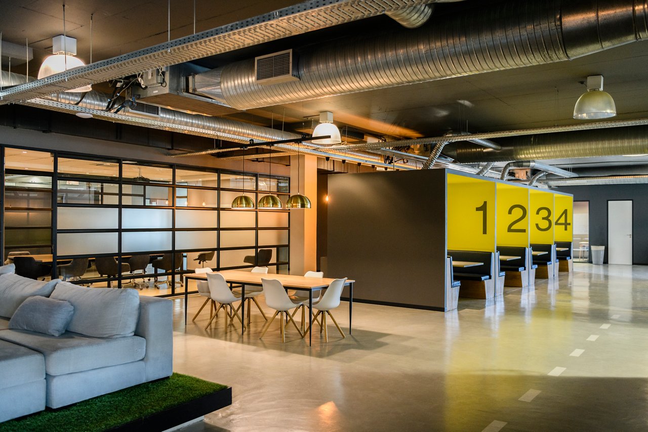 フリーアドレスオフィスの風景