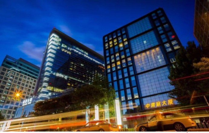 夜间的建筑楼