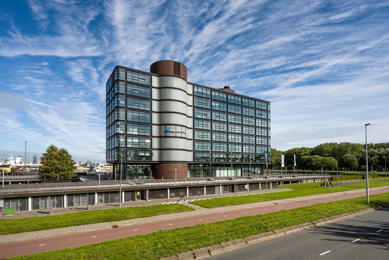 Het kantoorgebouw Port City III in de Waalhaven in Rotterdam.