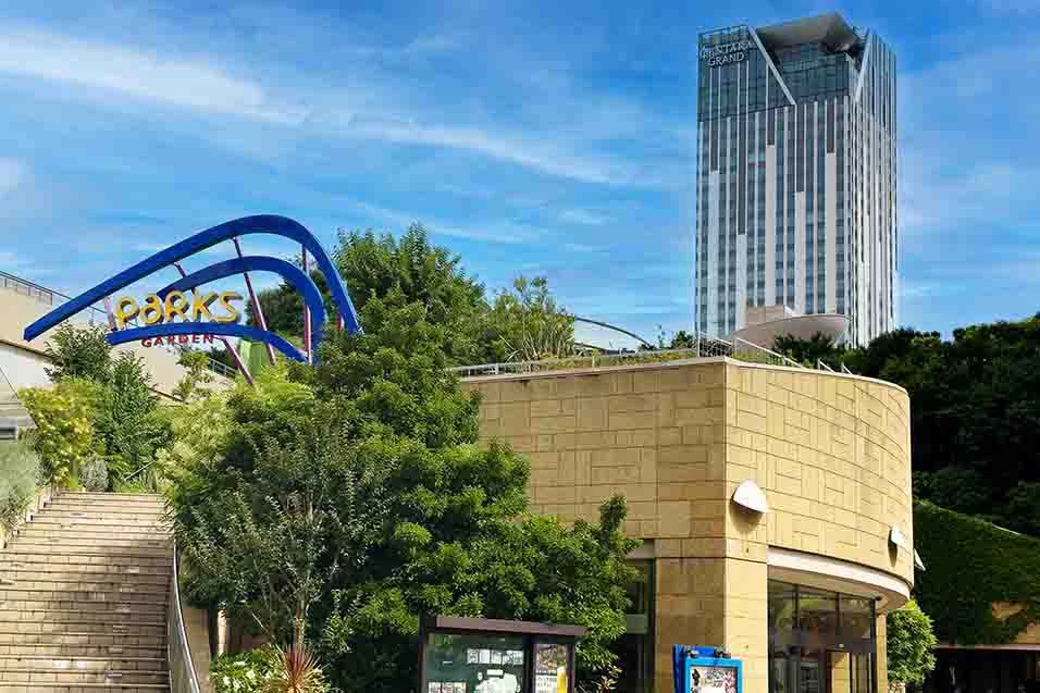 センタラグランドホテル大阪の外観