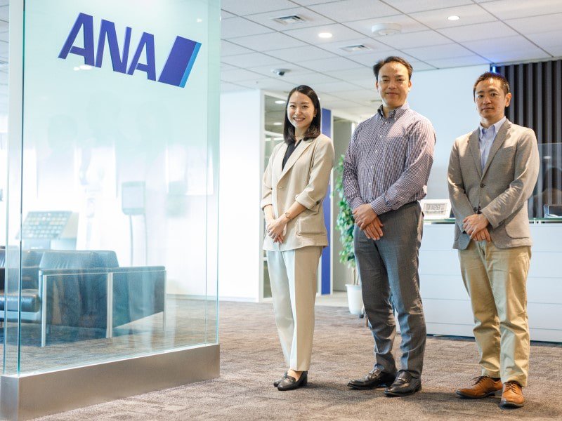 ANAのグローバルCREマネジメントに携わる3人。ANA 窪谷 桂子氏（左）、JLL日本 溝上 裕二（中）、JLL日本 高橋 貴裕（右）