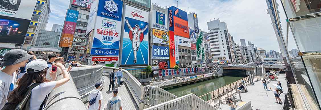 外国人観光客が集う大阪屈指の繁華街・ミナミ