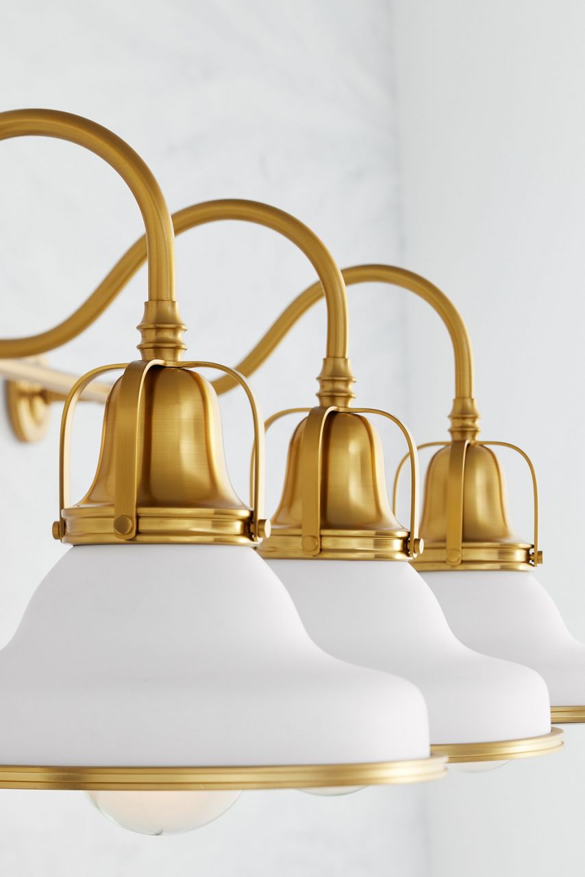 A three-light Hauskbee sconce
