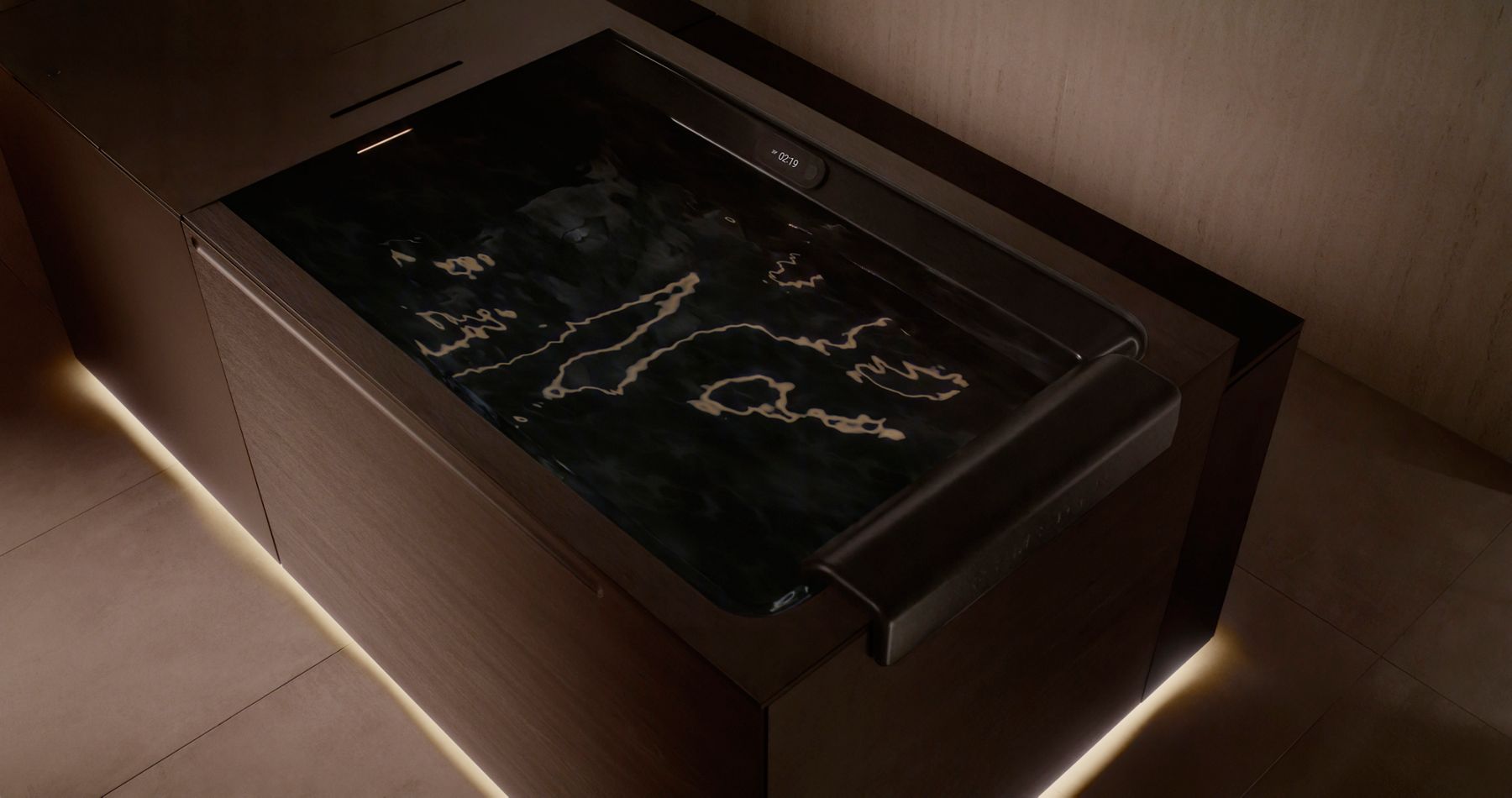 Vue rapprochée d’une surface noire lisse avec des motifs lumineux abstraits ou des reflets qui semblent former des lignes et des formes irrégulières. L’éclairage crée une impression de profondeur et de texture, ce qui confère à l’image un caractère mystérieux et artistique.