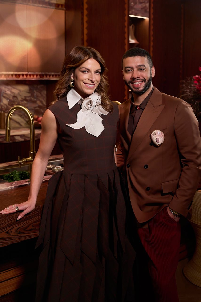 Design duo MONIOMI smiling and dressed stylishly in shades of brown.