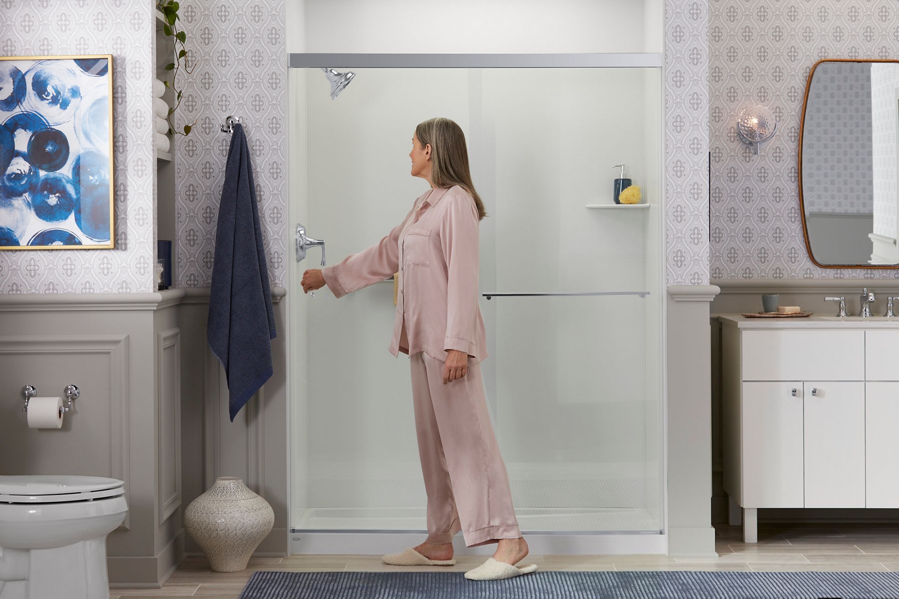 <p>Glass shower doors</p>

