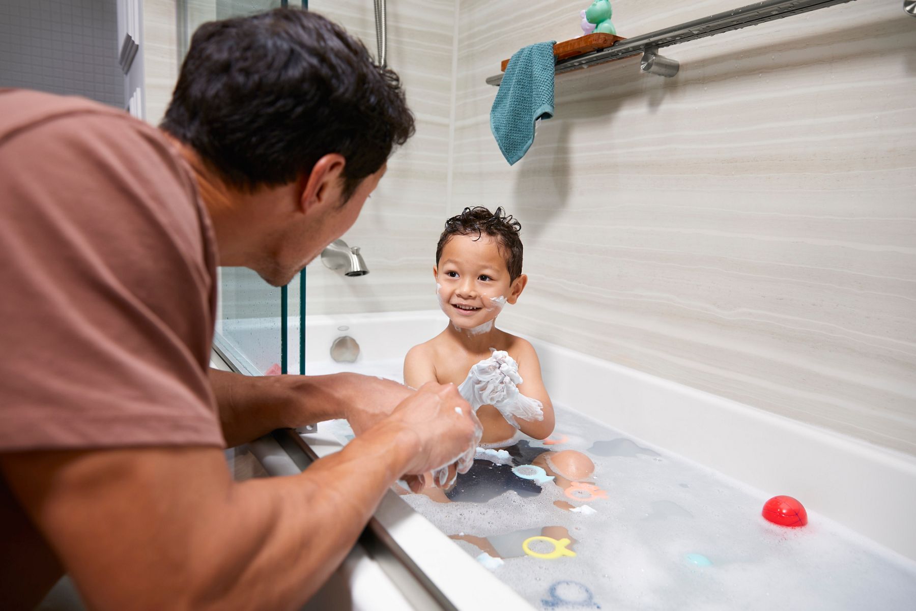 What's the Difference Between Acrylic and Fiberglass Tubs?