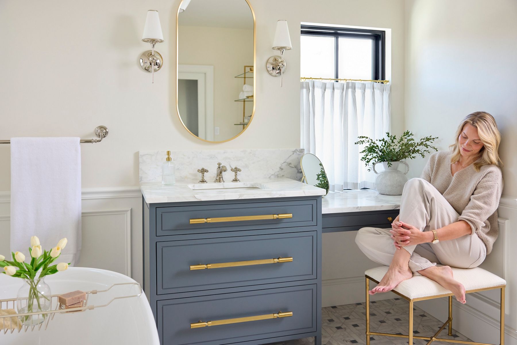 Casual moment of Jennifer Gizzi sitting comfortably in a home setting, highlighting her relaxed interior style.
