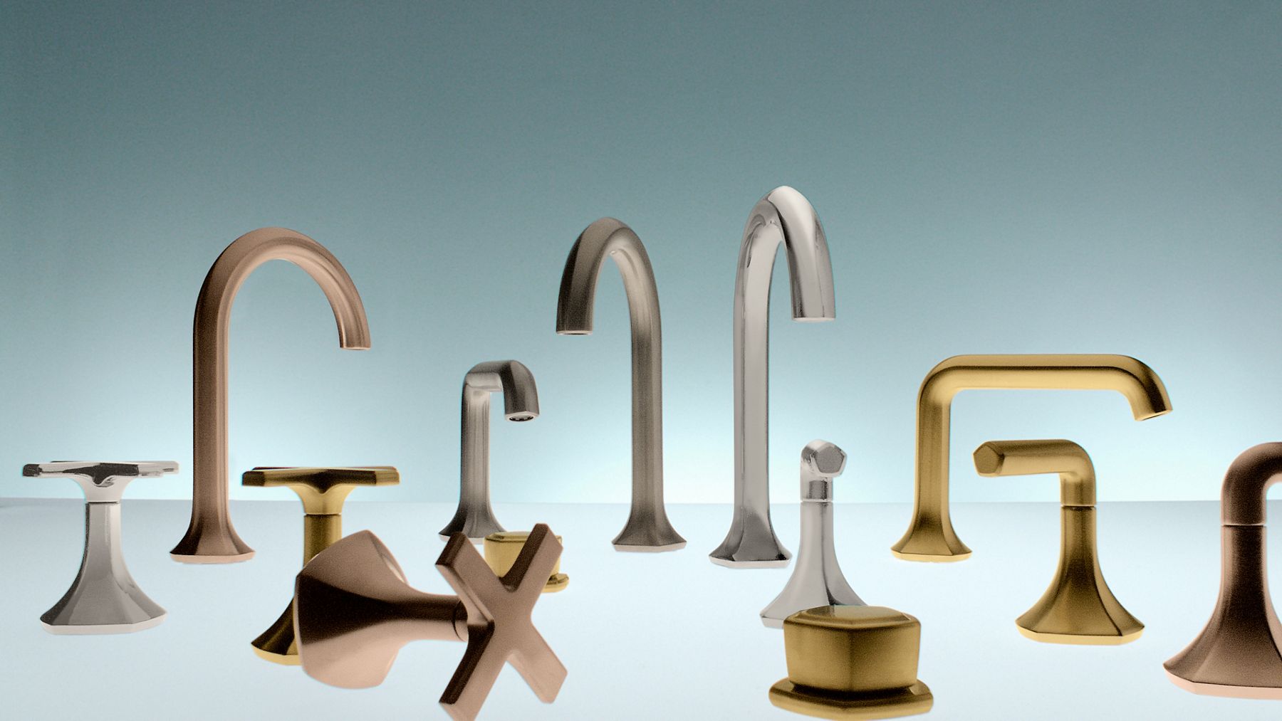 Gros plan d’une collection de becs Occasion de Kohler dans différents finis.