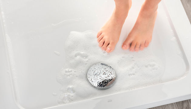 3 Ways to Block a Bathtub Drain Without A Plug