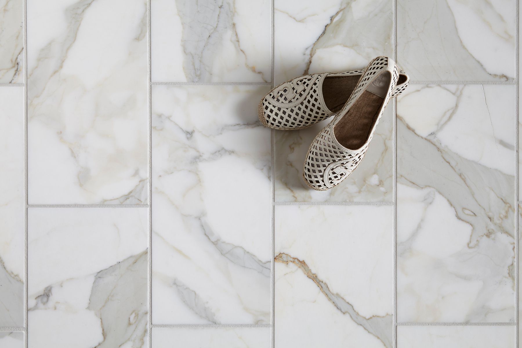 A moodboard featuring items that add sparkle and add dimension to a white-on-white bathroom