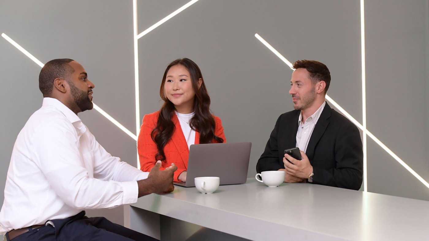 Kyndryl consultants discussing solutions with customer