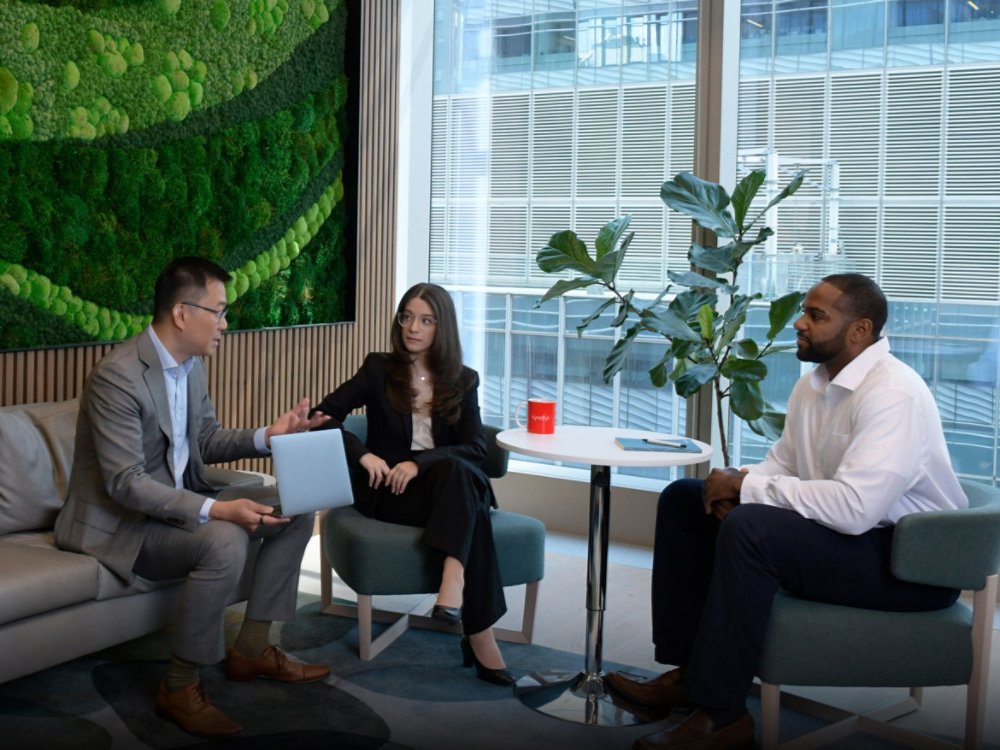 Kyndryl employees in New York discussing a project