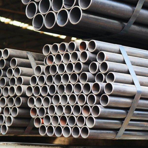 Round carbon steel pipe packaging in warehouse for logistics.