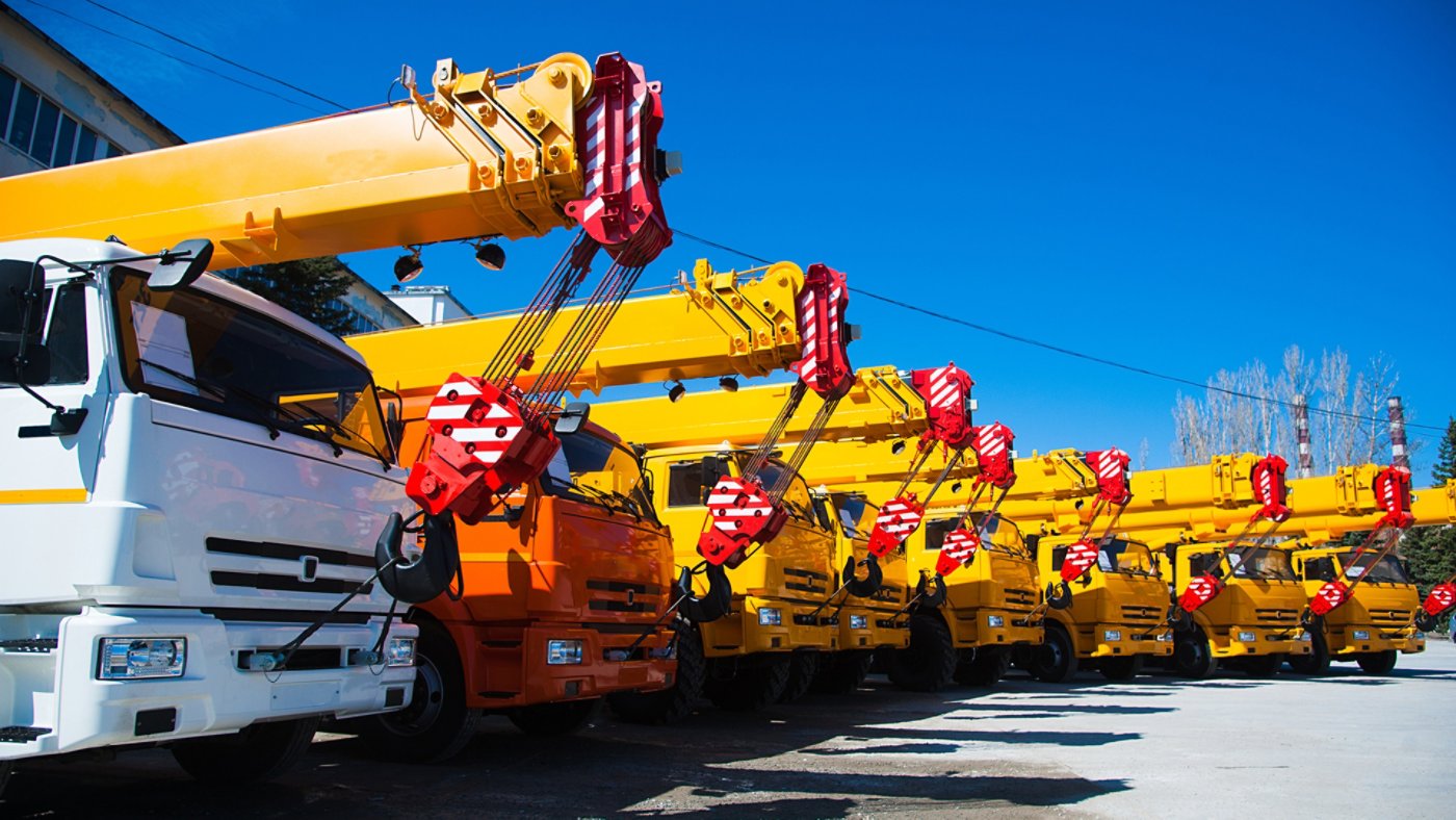 fleet of mobile cranes