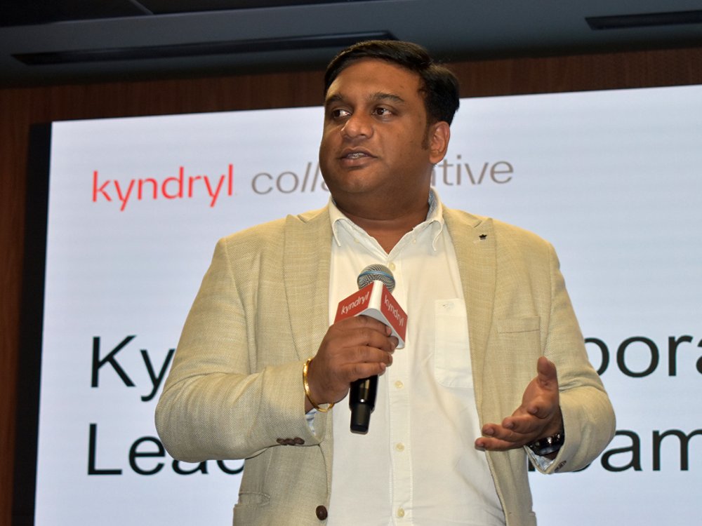 Raj speaking to early graduates