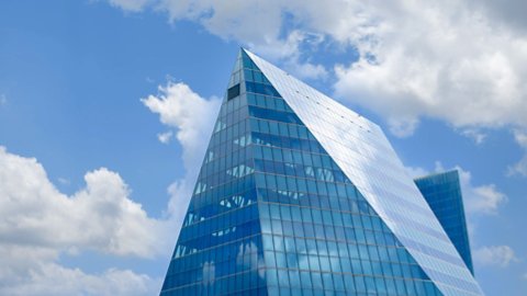 Skyscraper bracketed by clouds