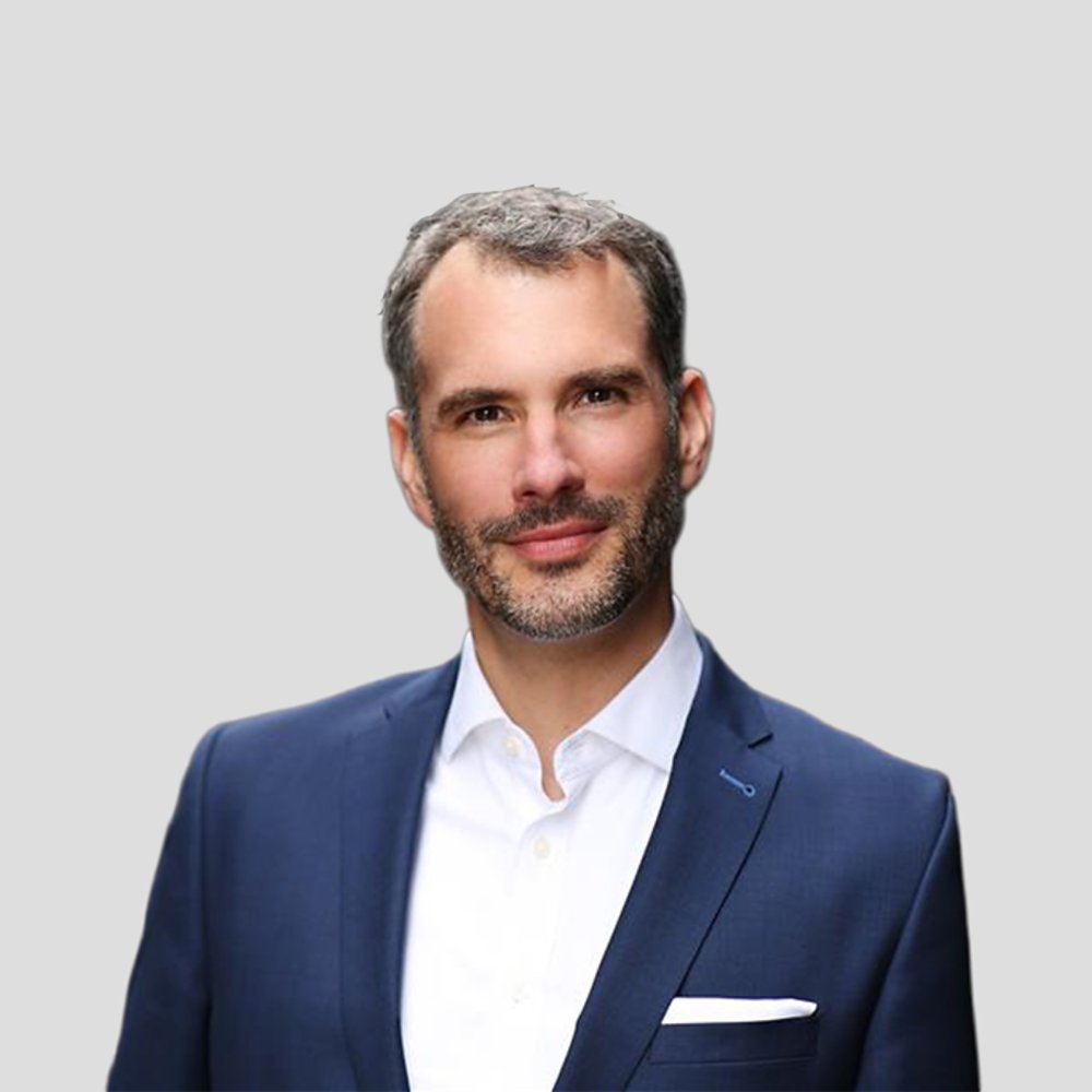 Merlin Jung portrait in 16x9 format