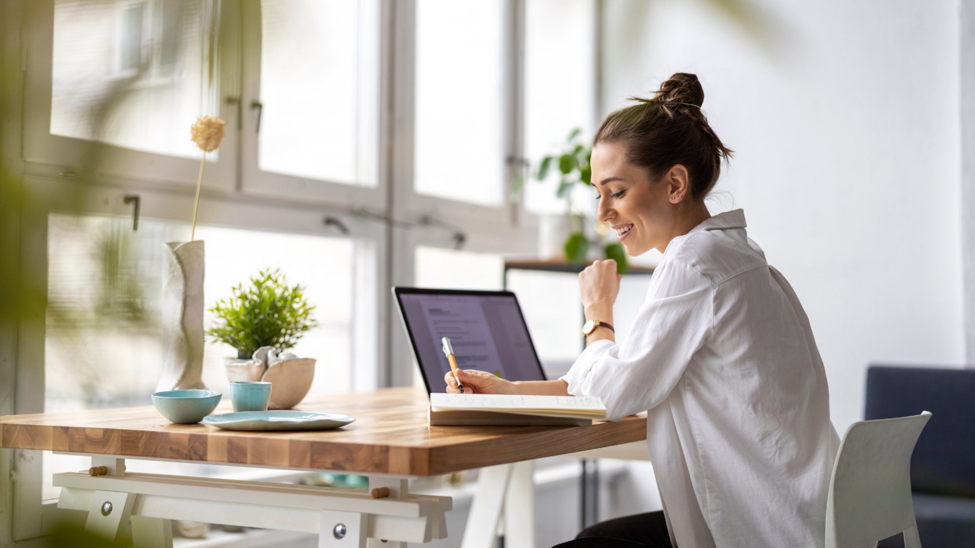 Ai expert is analysing data on her laptop