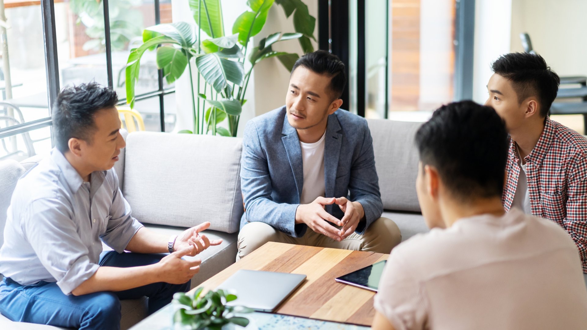 chinese business man talk together