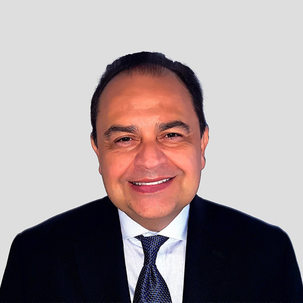 Carlos Gil portrait - 16x9
