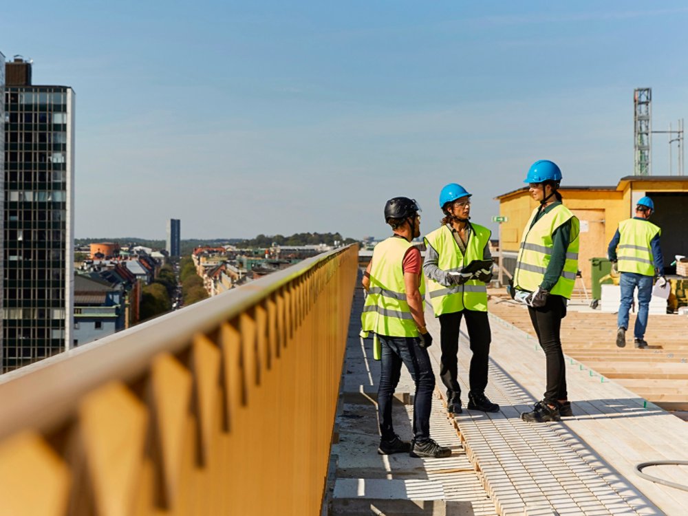 construction-workers-talking