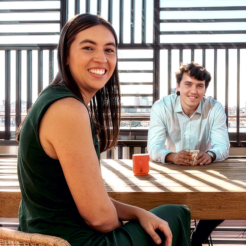 Two young Kyndryl employees from Spain taking a break on the roof.