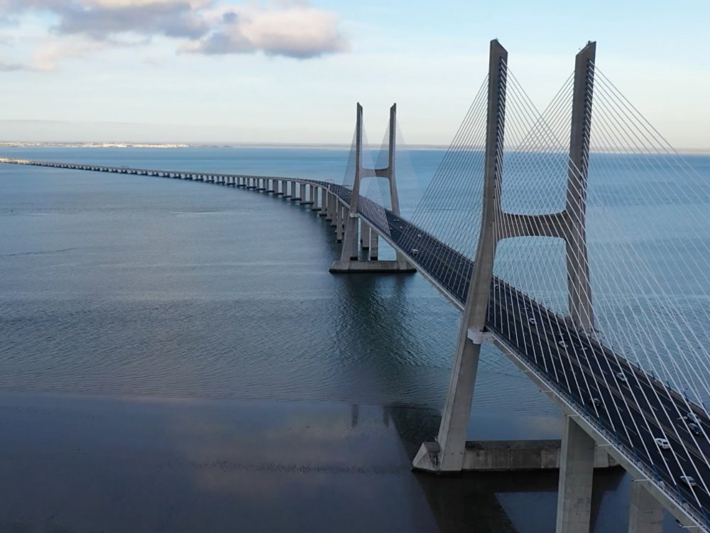 Suspension bridge in a bay