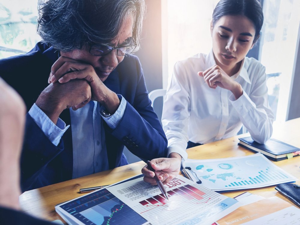 Business people meeting to analyze and discuss 