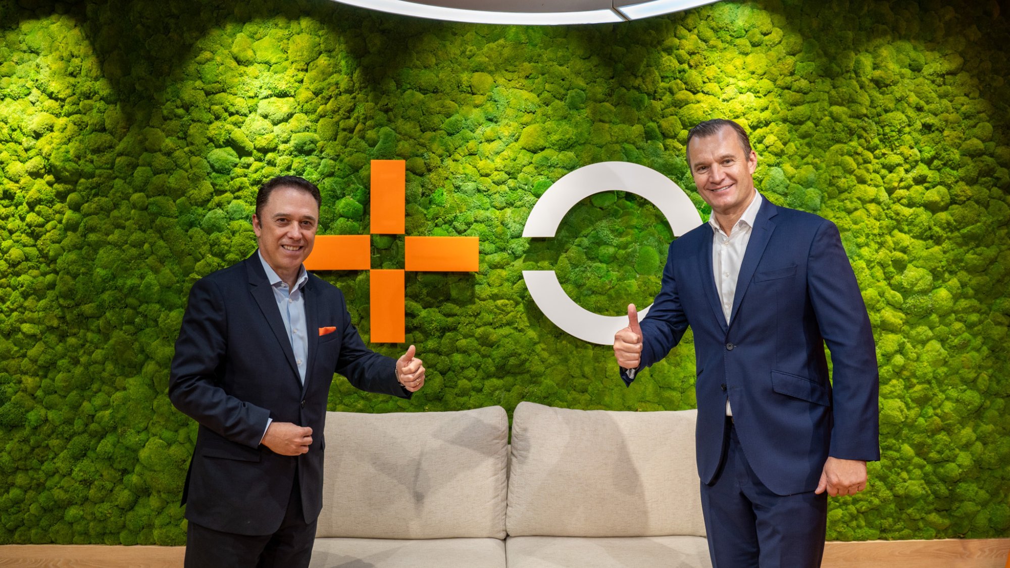 From left: David Soto, President of Kyndryl Spain and Portugal; Meinrad Spenger, CEO, MasOrange.