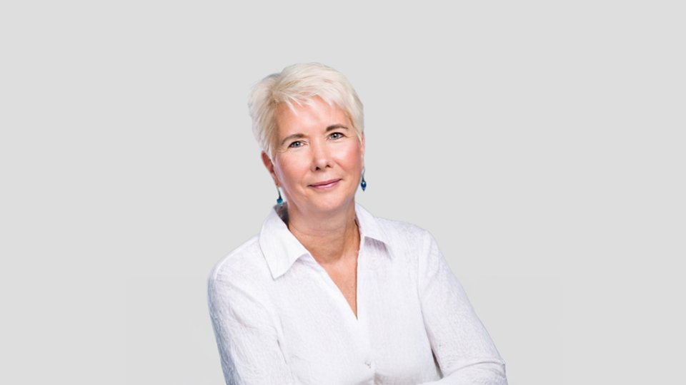 Headshot of Lisa Darr