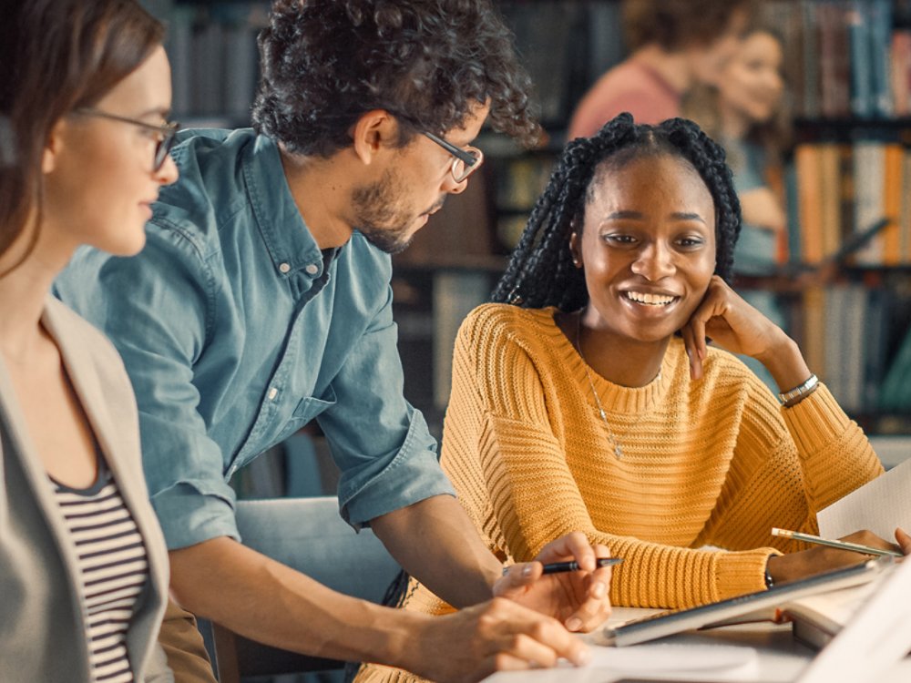 Macquarie student collaborating in library