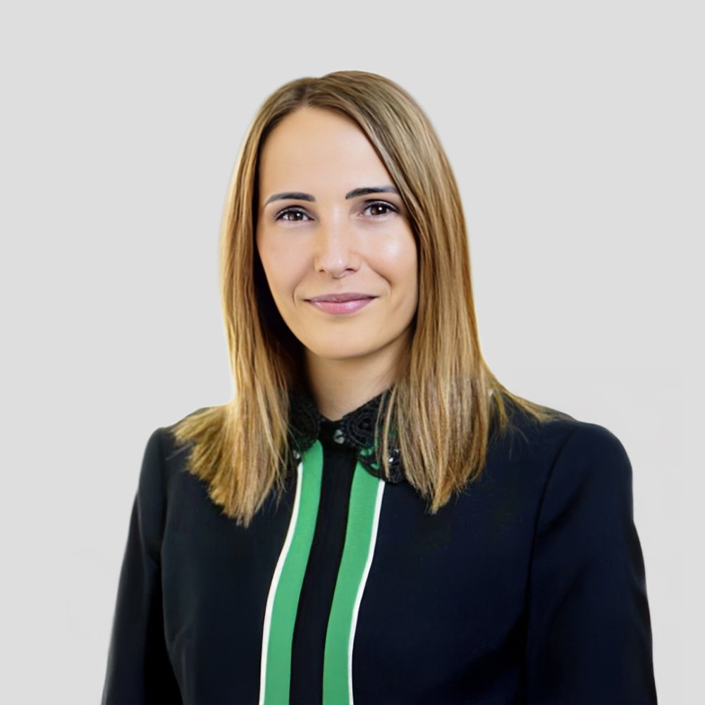 Headshot of Oana Corrina Beattie