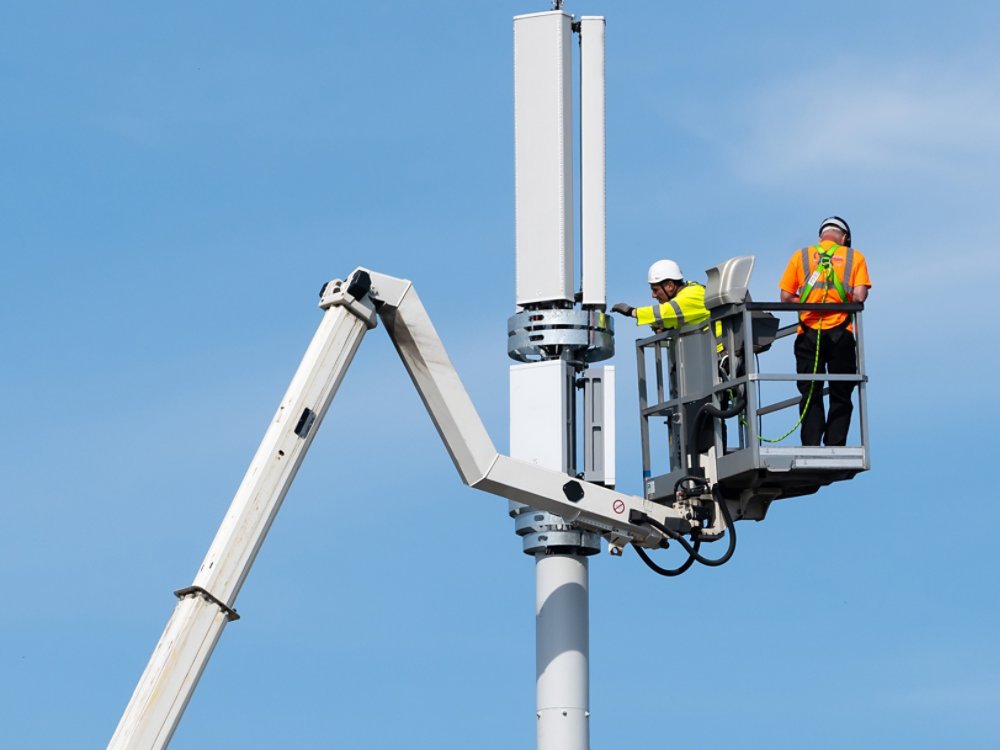 BRISTOL, ENGLAND - JUNE 8: Workers install a 5G mobile phone mast using a cherry picker on June 8, 2021 in Bristol, England. (Photo by Matthew Horwood/Getty Images)