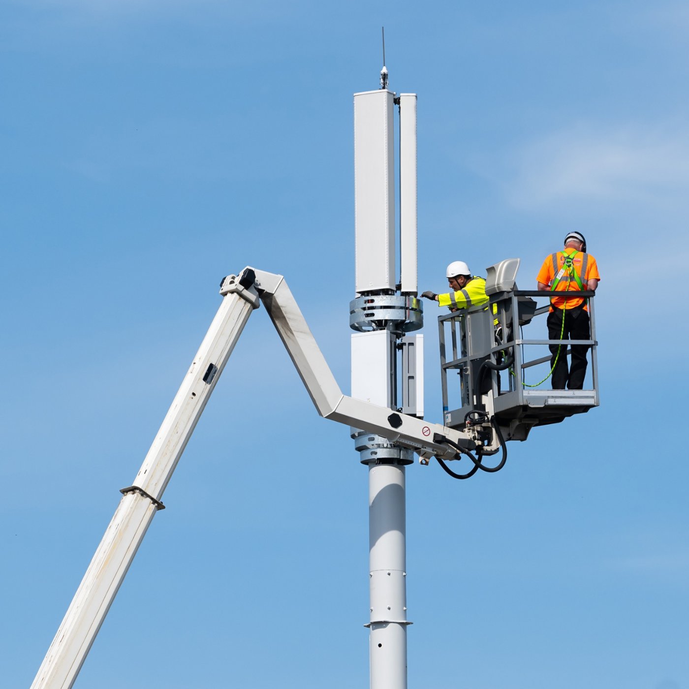 BRISTOL, ENGLAND - JUNE 8: Workers install a 5G mobile phone mast using a cherry picker on June 8, 2021 in Bristol, England. (Photo by Matthew Horwood/Getty Images)