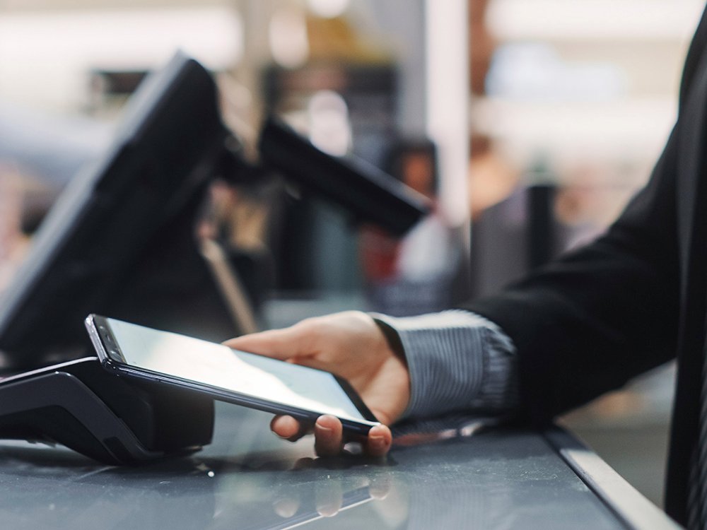 customer paying with phone