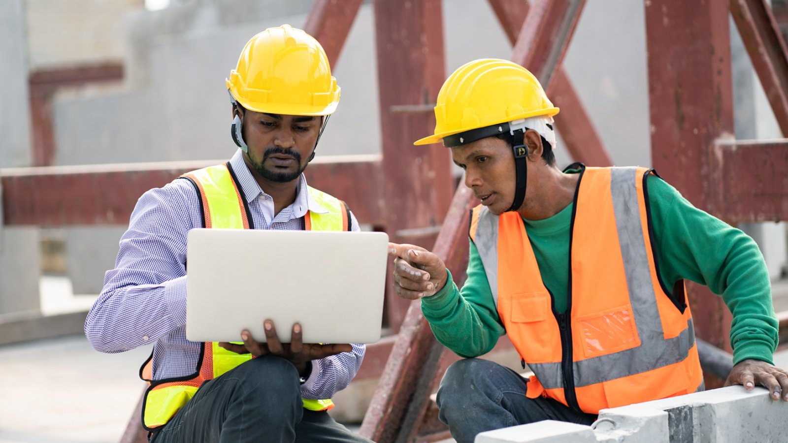 two-construction-workers-on-laptop
